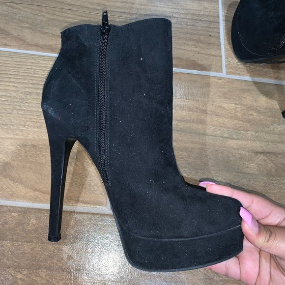 Black ankle boots-suede material - Picture 3 of 9